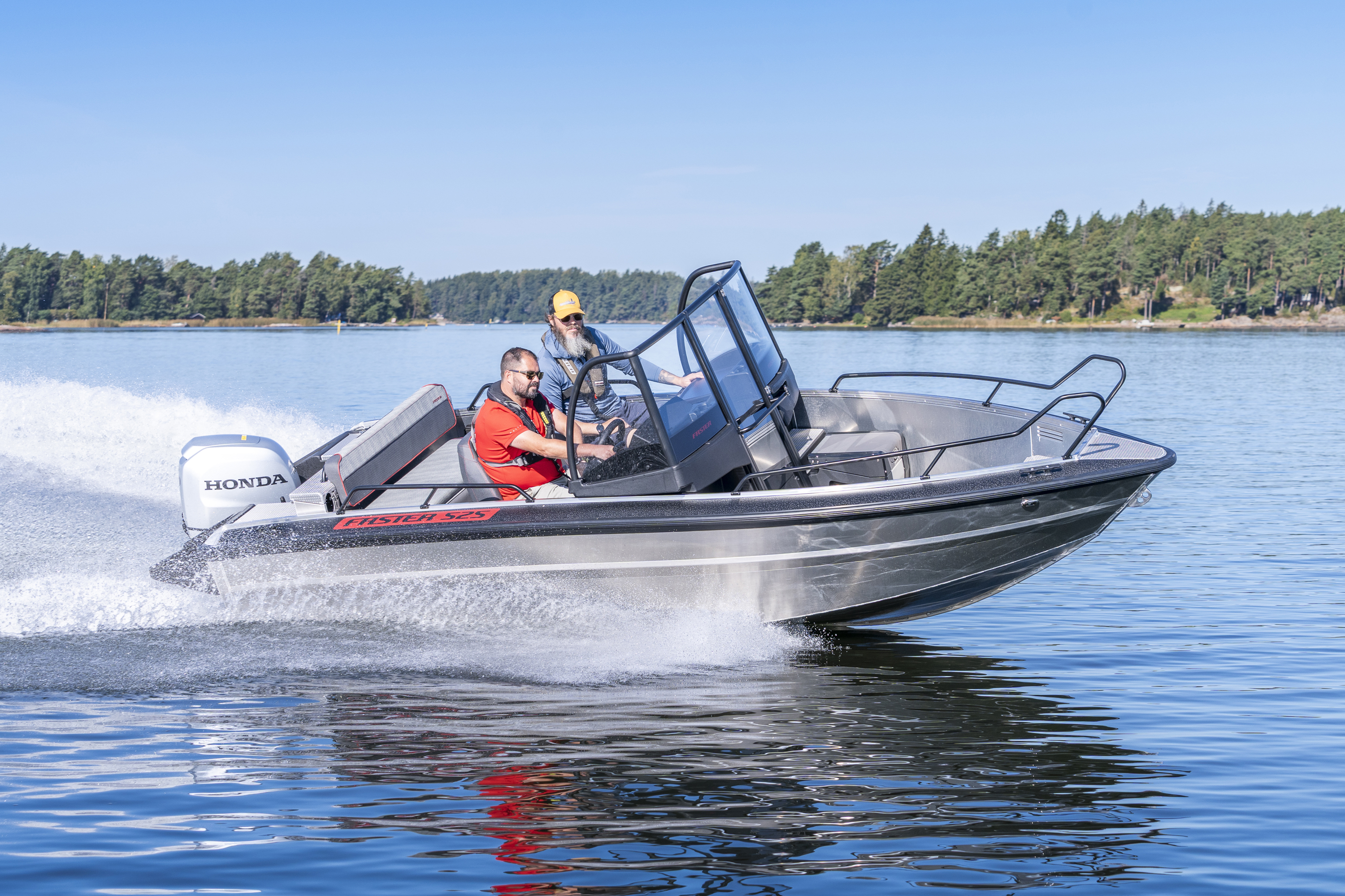 Faster 525 SC is a Robust All-Weather Boat with Protective Dual Steering Consoles